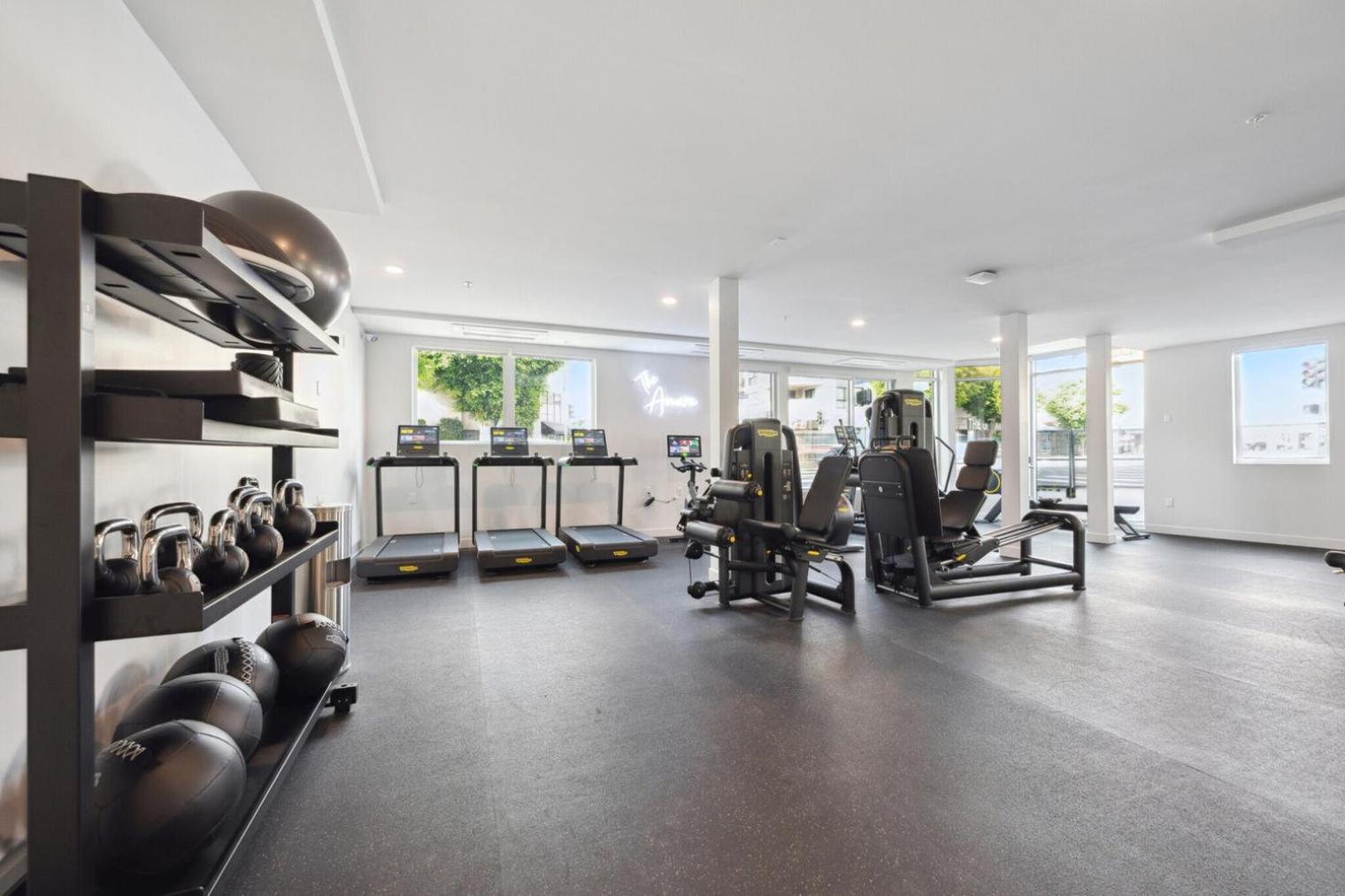 Blueground Brentwood Pool Gym Near Metro Lax-1285 Los Angeles