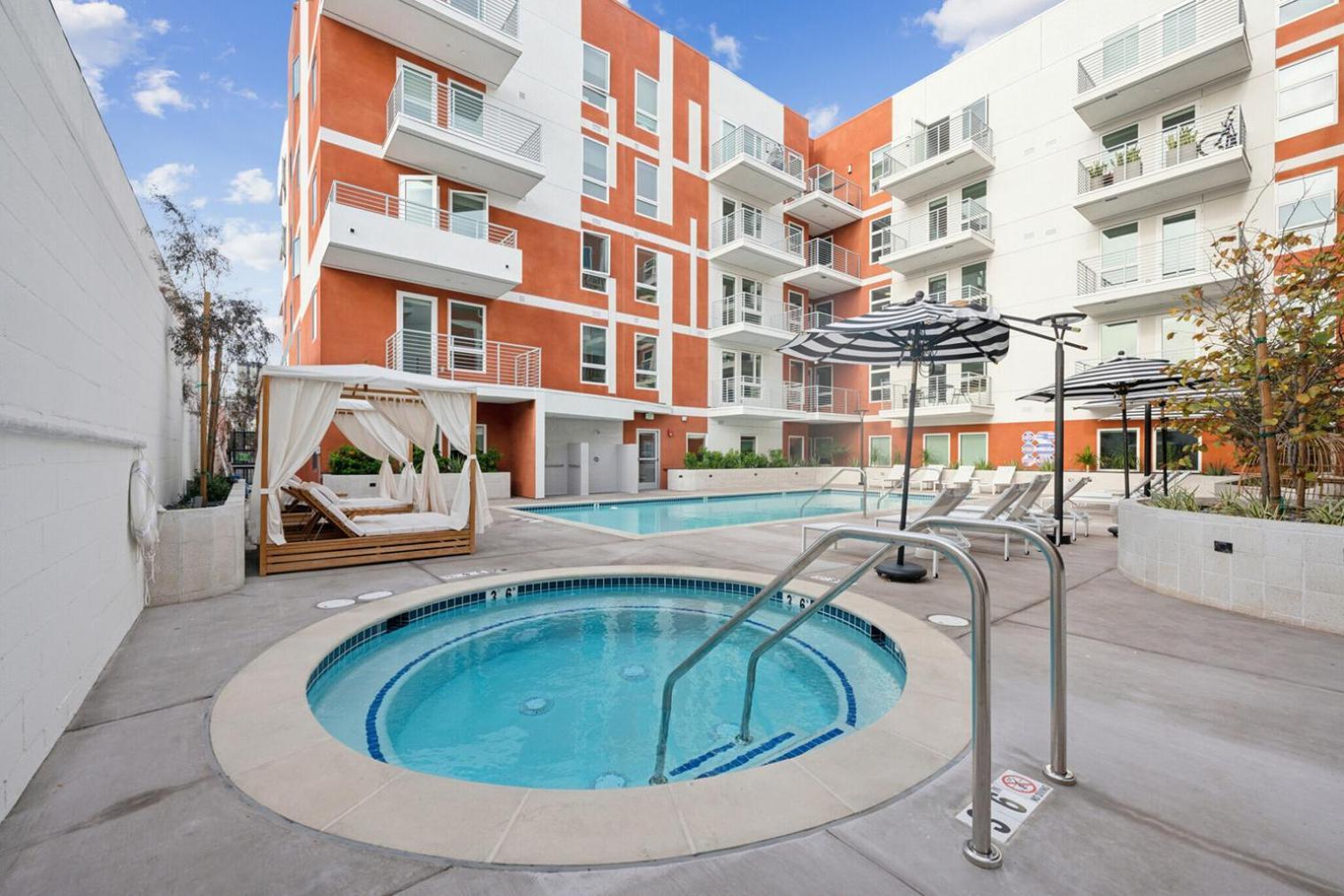 Blueground Brentwood Pool Gym Near Metro Lax-1285